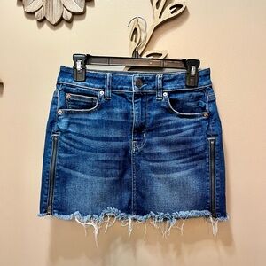 American Eagle Stretch Denim Frayed Skirt Size 4